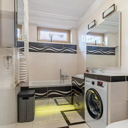 Pansiyon Sypialniany Z Balkonem I Duza Szafa